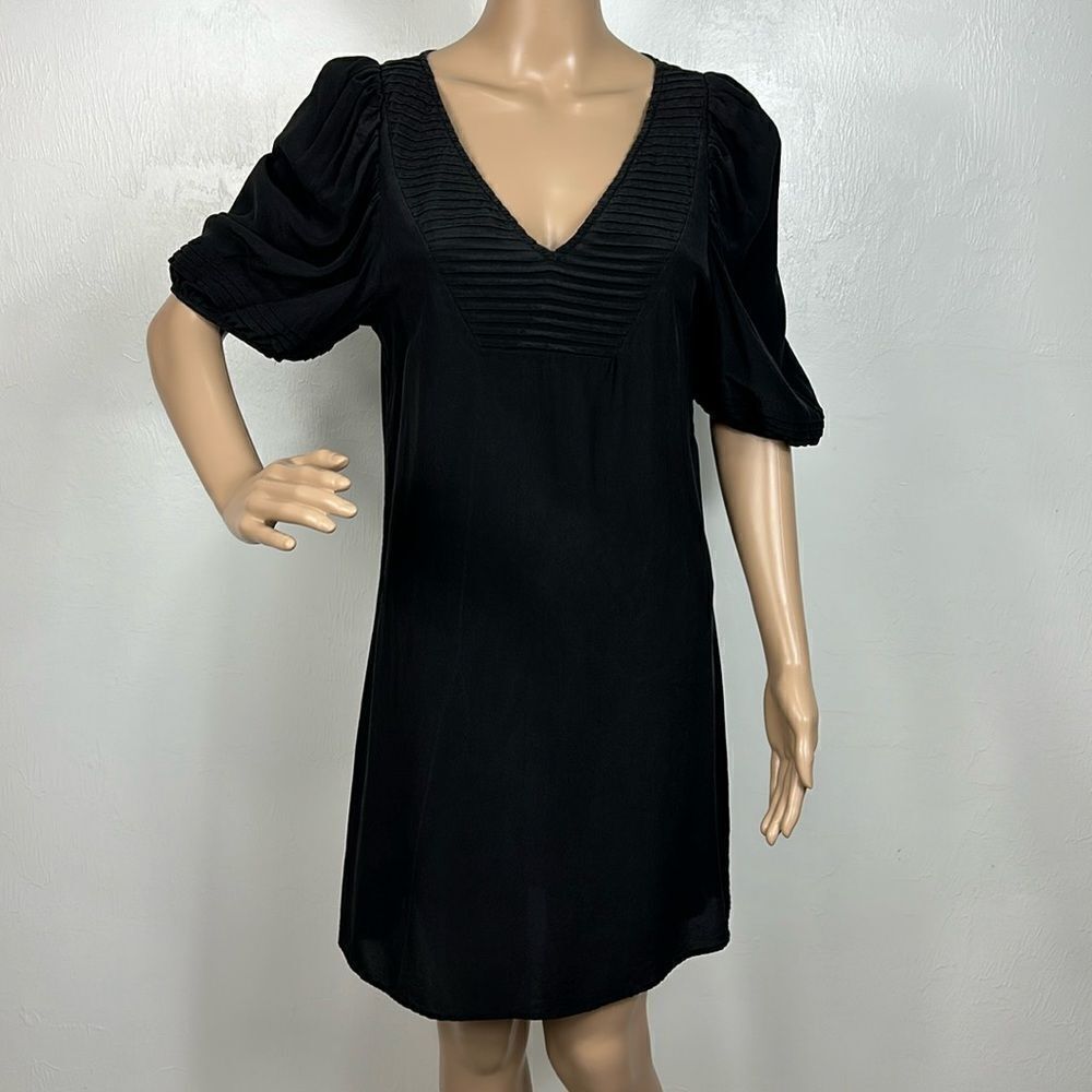 VFish Puff Sleeve Silk V-neck Pleated Back And Front Knee Length Dress Size M